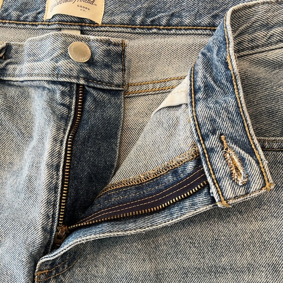 Universal Thread 90’s Baggy Light Blue Distressed Cropped Jeans Size 12R - Picture 7 of 9
